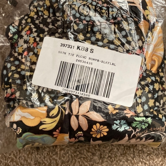 Victoria's Secret Flounce Romper Black Floral Size  Small - Picture 4 of 4